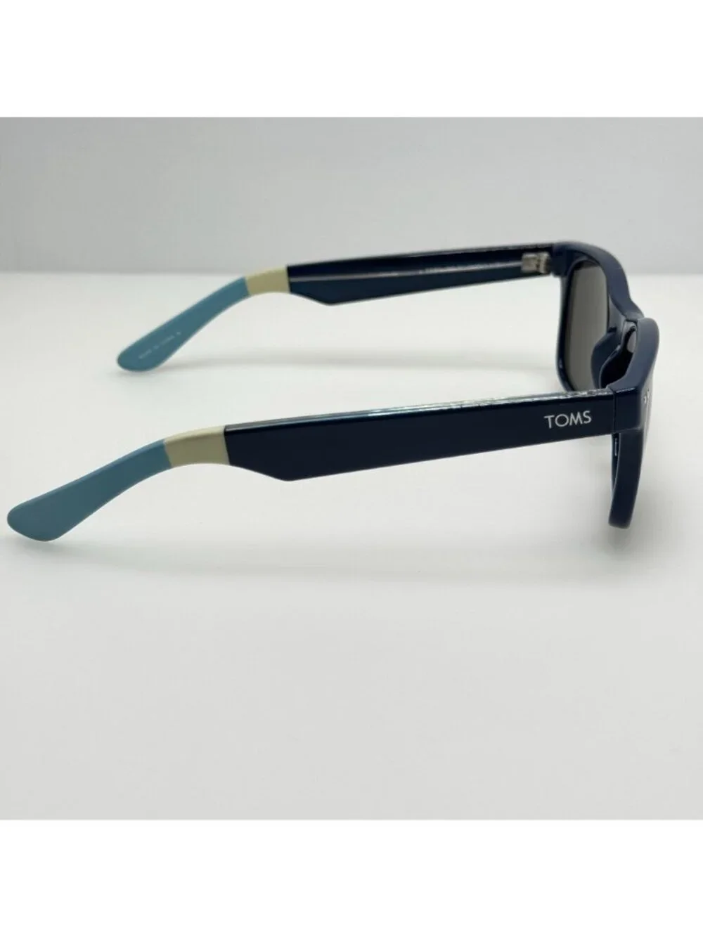 Toms Sunglasses S001L-001-01 Classic 101 55-17-140